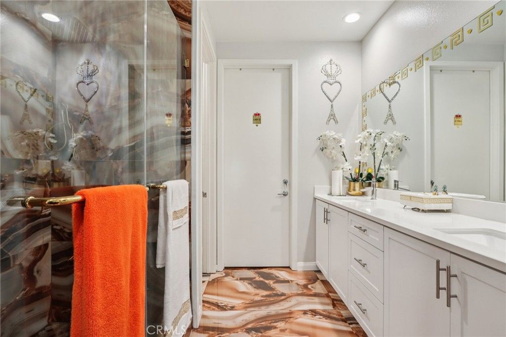 Image 15 of property listing at 13225 Victory Boulevard, Valley Glen, CA 91401