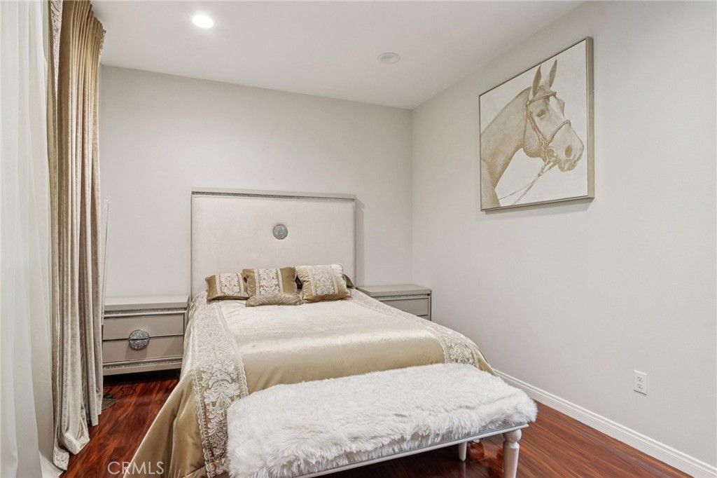 Image 17 of property listing at 13225 Victory Boulevard, Valley Glen, CA 91401