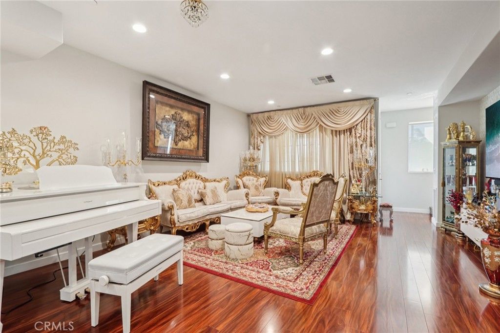 Image 6 of property listing at 13225 Victory Boulevard, Valley Glen, CA 91401