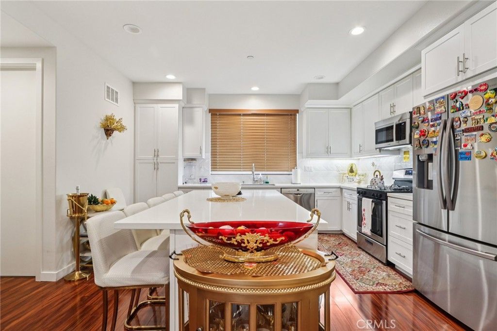 Image 8 of property listing at 13225 Victory Boulevard, Valley Glen, CA 91401