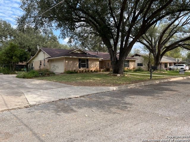 1216 Mockingbird, Pleasanton, TX 78064