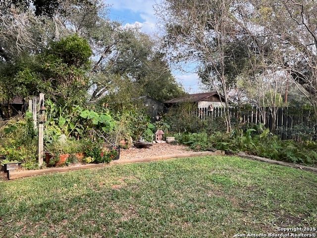 1216 Mockingbird, Pleasanton, TX 78064