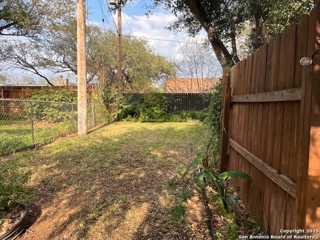 1216 Mockingbird, Pleasanton, TX 78064