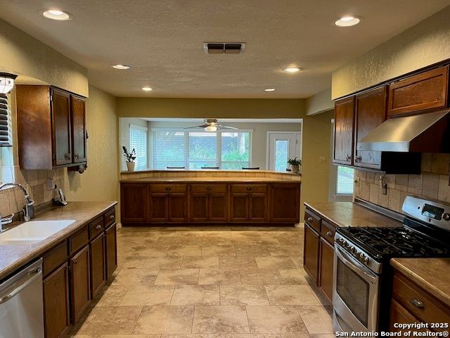 1216 Mockingbird, Pleasanton, TX 78064