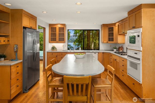 4336 E Mercer Way, Mercer Island, WA 98040