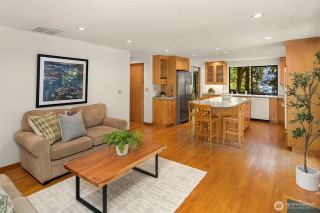 4336 E Mercer Way, Mercer Island, WA 98040