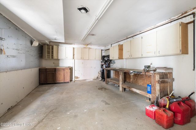 1405 Robertson Dr, Crestwood, KY 40014