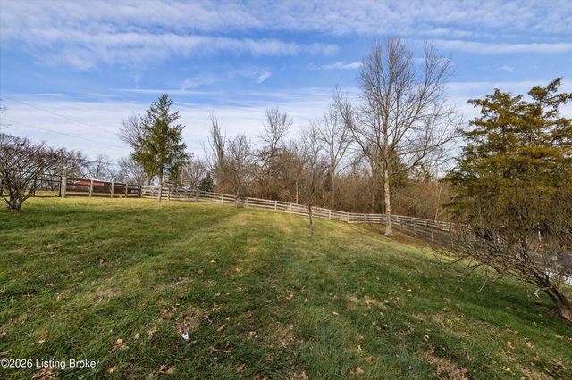 1405 Robertson Dr, Crestwood, KY 40014