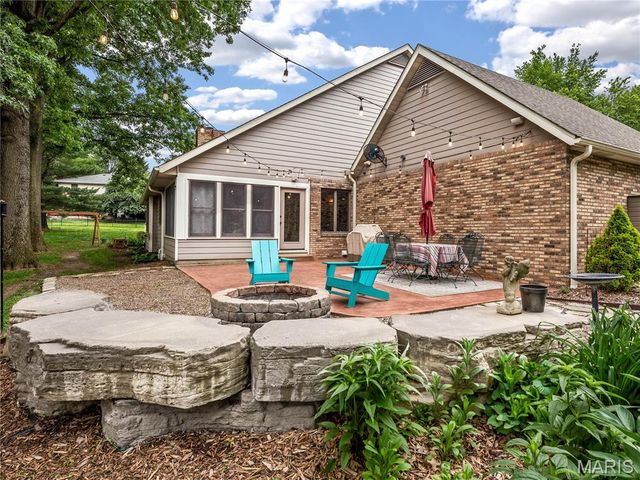 7 Ginger Meadow Court, Glen Carbon, IL 62034