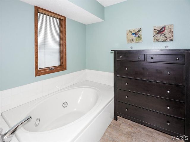 7 Ginger Meadow Court, Glen Carbon, IL 62034