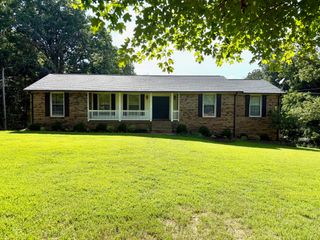 1045 Gasser Rd, Ashland City, TN 37015
