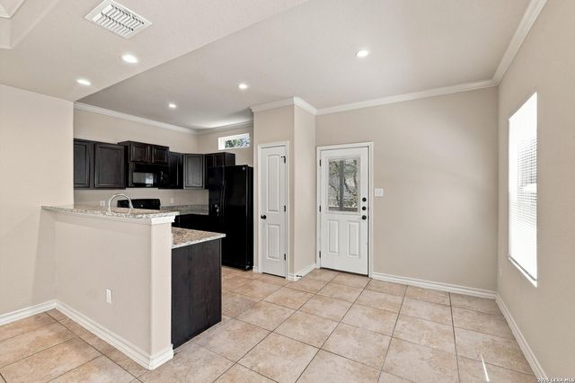 6950 LAKEVIEW DR, San Antonio, TX 78244