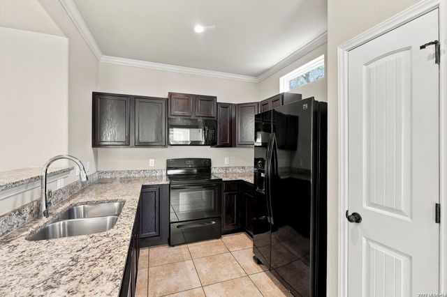 6950 LAKEVIEW DR, San Antonio, TX 78244
