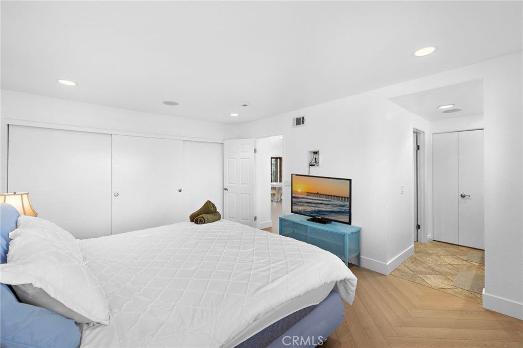 Image 15 of property listing at 18 Navarre, Irvine, CA 92612