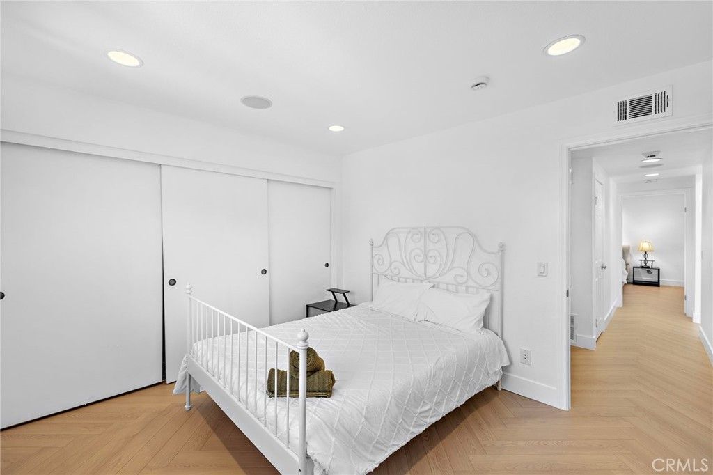 Image 17 of property listing at 18 Navarre, Irvine, CA 92612