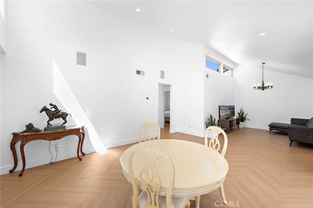 Image 7 of property listing at 18 Navarre, Irvine, CA 92612