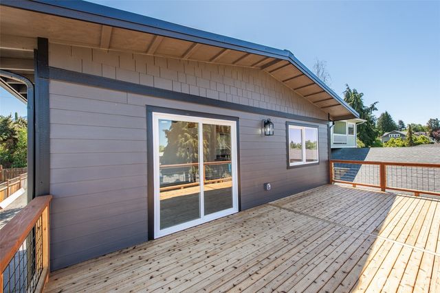 320 E Lopez Avenue, Port Angeles, WA 98362