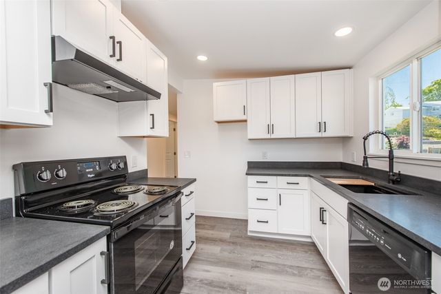 320 E Lopez Avenue, Port Angeles, WA 98362