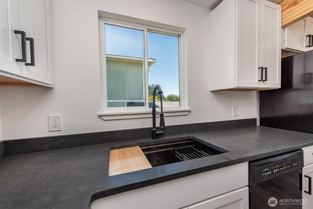 320 E Lopez Avenue, Port Angeles, WA 98362