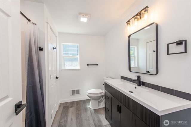 320 E Lopez Avenue, Port Angeles, WA 98362