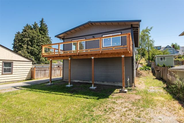 320 E Lopez Avenue, Port Angeles, WA 98362