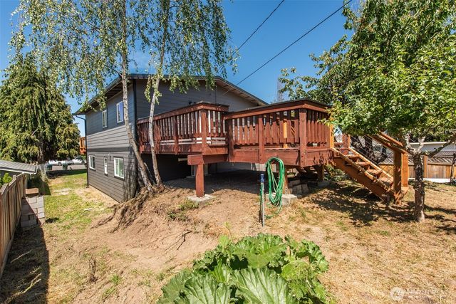 320 E Lopez Avenue, Port Angeles, WA 98362