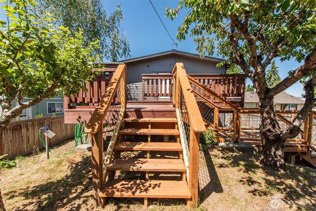 320 E Lopez Avenue, Port Angeles, WA 98362