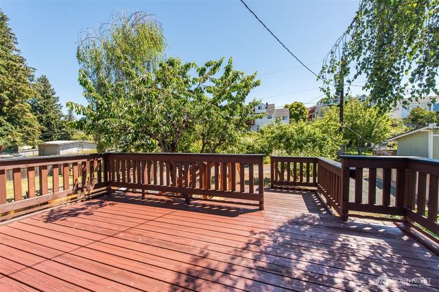 320 E Lopez Avenue, Port Angeles, WA 98362