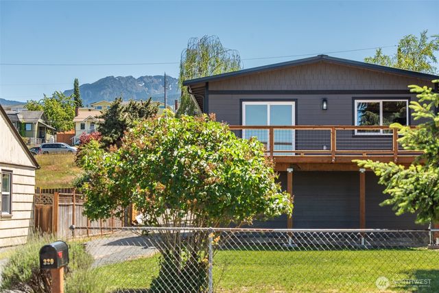 320 E Lopez Avenue, Port Angeles, WA 98362