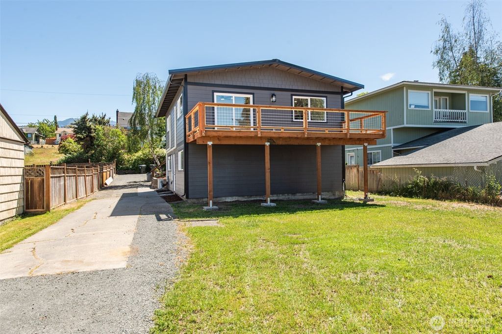 320 E Lopez Avenue, Port Angeles, WA 98362