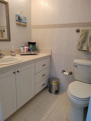 2655 Collins Ave 1404, Miami Beach, FL 33140