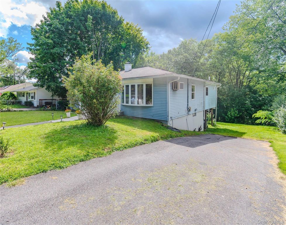 7 Fleetwood Drive, Newburgh, NY 12550 — photo 3