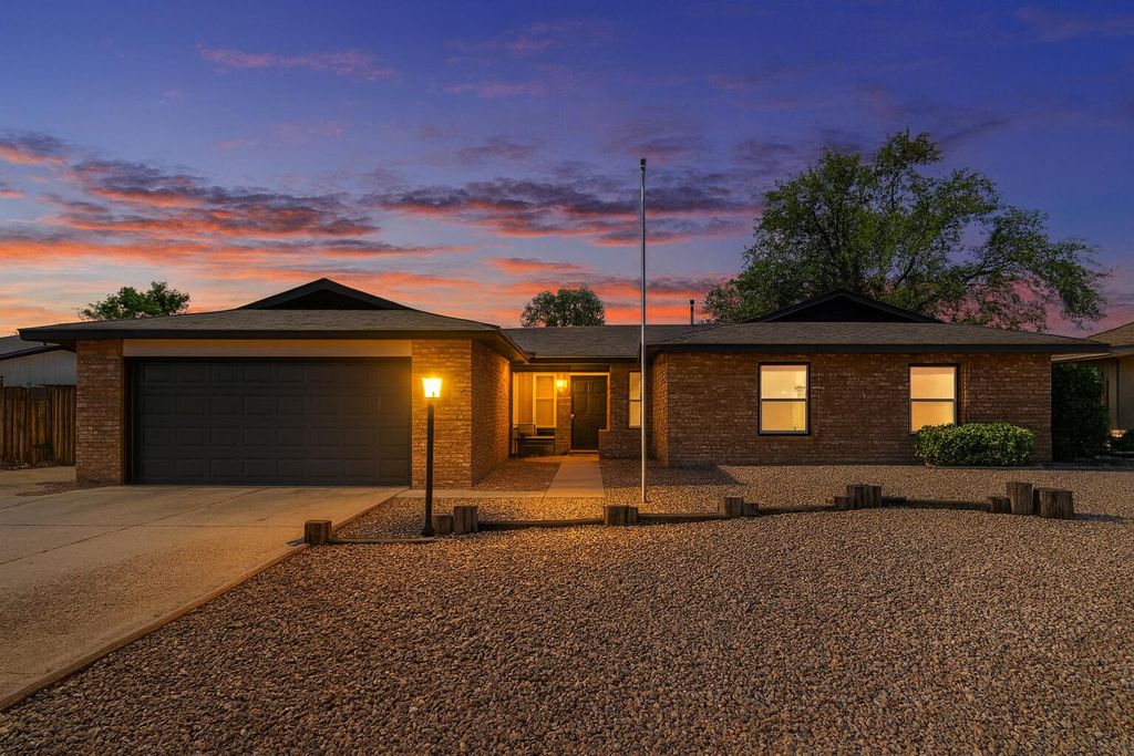 2004 WESTERN HILLS Drive NE, Rio Rancho, NM 87124