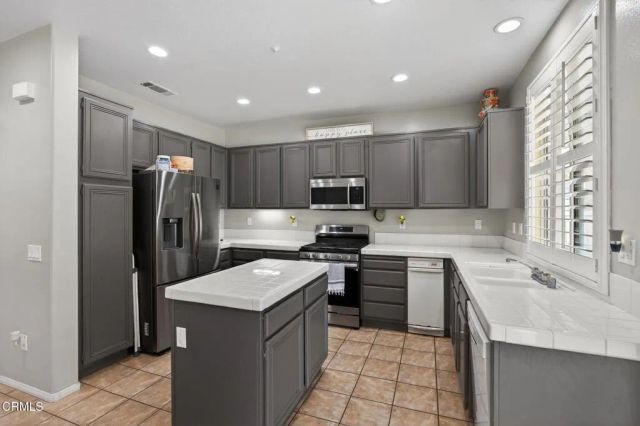 816 Noontide Way, Oxnard, CA 93035