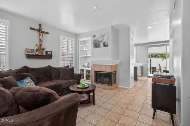 816 Noontide Way, Oxnard, CA 93035