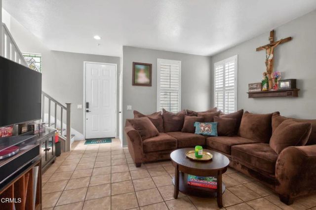 816 Noontide Way, Oxnard, CA 93035