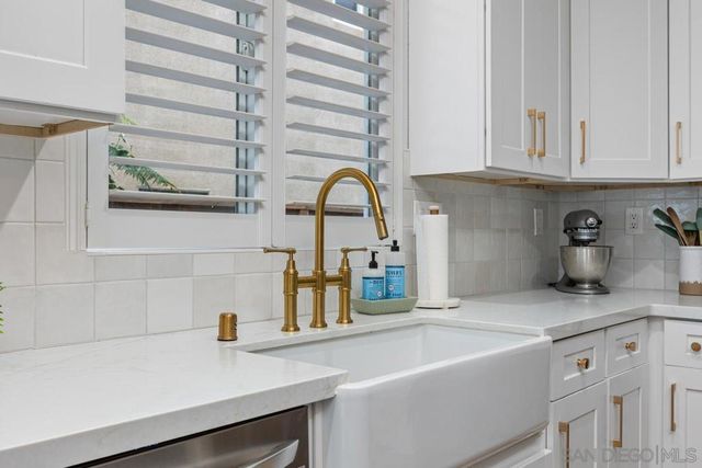 3476 Pleasant Vale Dr, Carlsbad, CA 92010