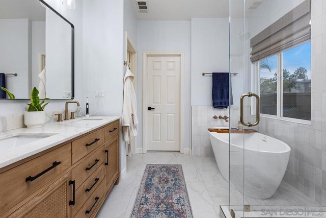 3476 Pleasant Vale Dr, Carlsbad, CA 92010