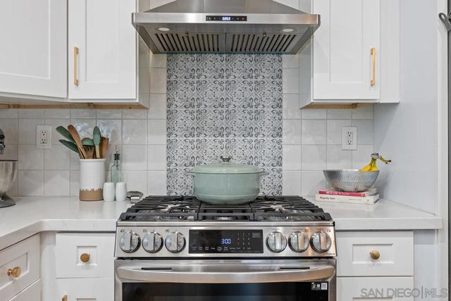 3476 Pleasant Vale Dr, Carlsbad, CA 92010