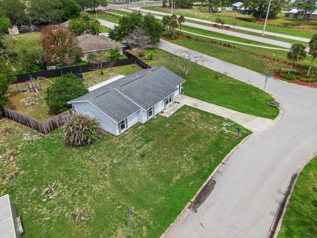 1802 SE Vesthaven Court, Port St. Lucie, Port St Lucie, FL 34952