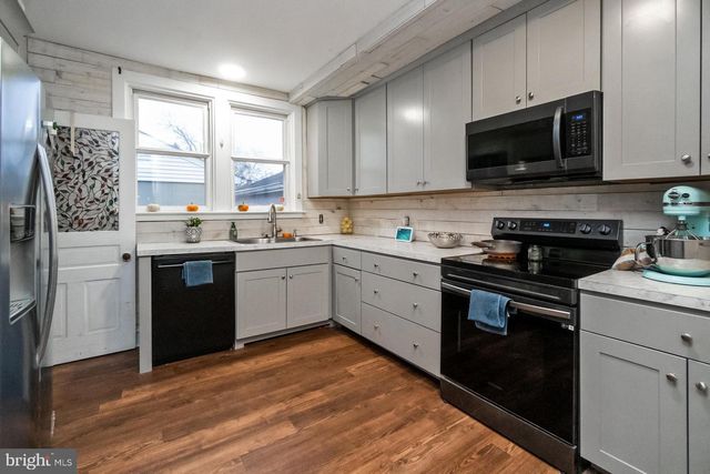 208 E BROAD ST, Souderton, PA 18964