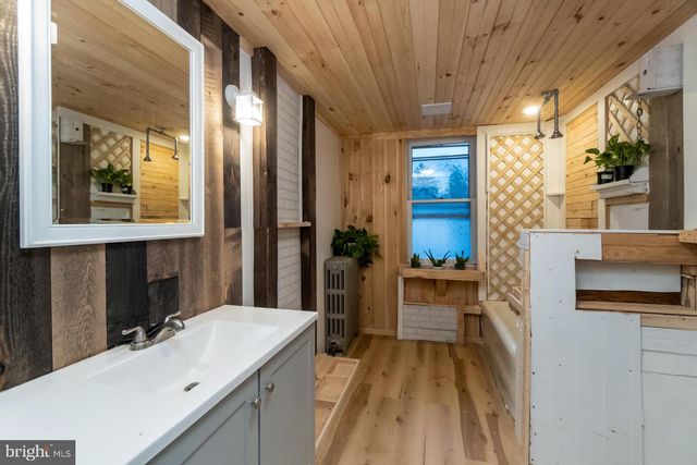 208 E BROAD ST, Souderton, PA 18964