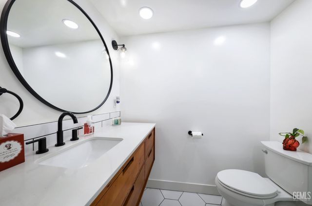 2400 Silver Drive, Bakersfield, CA 93306