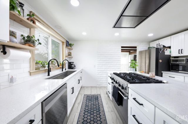 2400 Silver Drive, Bakersfield, CA 93306