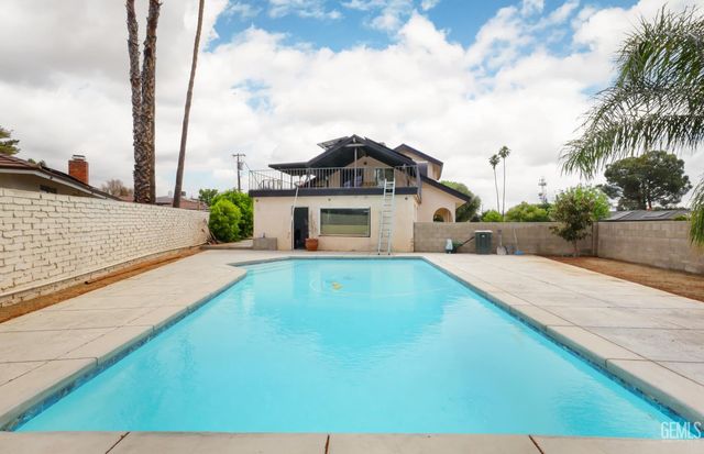 2400 Silver Drive, Bakersfield, CA 93306