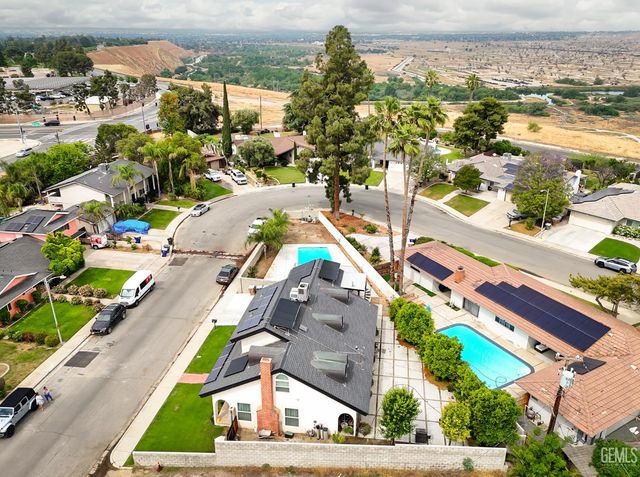 2400 Silver Drive, Bakersfield, CA 93306