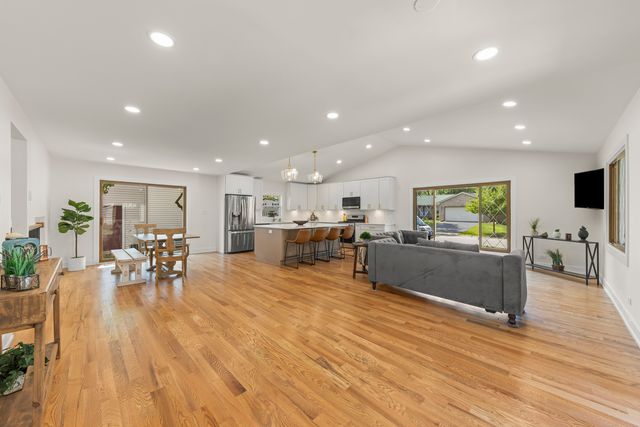 6557 Raintree Court, Lisle, IL 60532