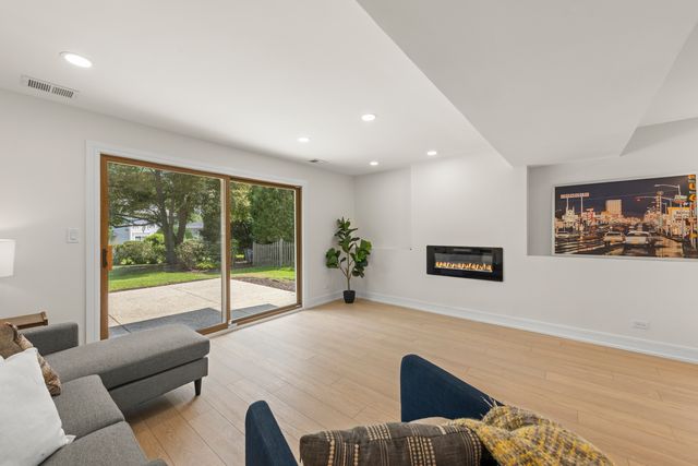 6557 Raintree Court, Lisle, IL 60532