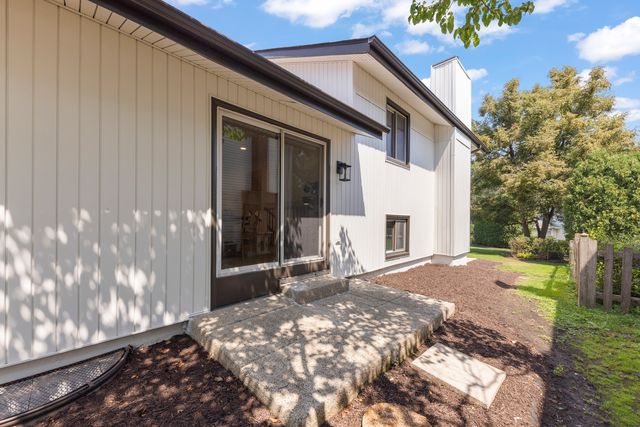 6557 Raintree Court, Lisle, IL 60532