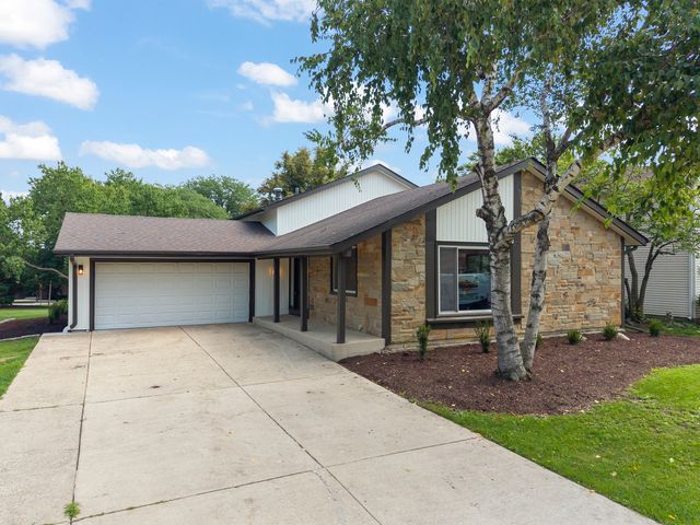 6557 Raintree Court, Lisle, IL 60532